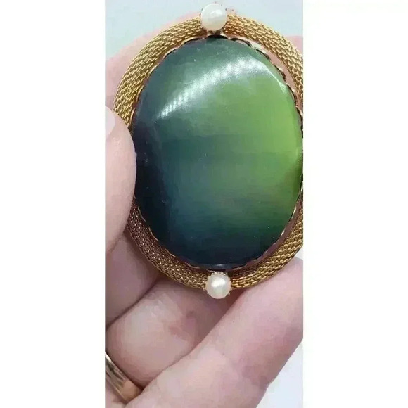 Vintage Brooch 10k Gold Plated Mesh Green Lucite Faux Pearl 1940s - Picture 2 of 10